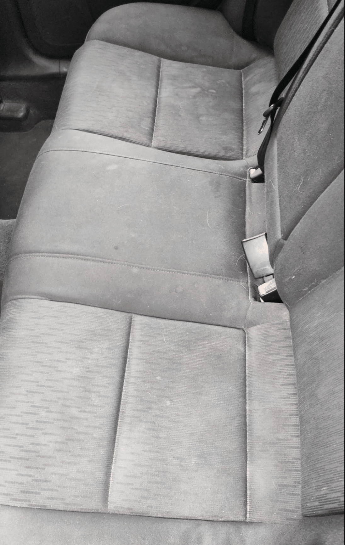 Sillones traseros de coche antes de limpieza de tapiceria